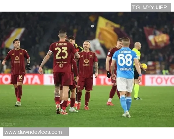 万名那不勒斯球迷现场助威罗马警方面临巨大安保压力