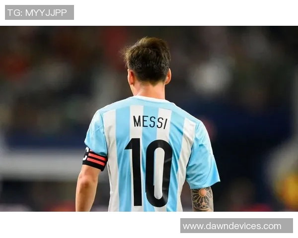 博尼回忆初恋球衣埃托奥的蓝黑战袍承载青春梦想