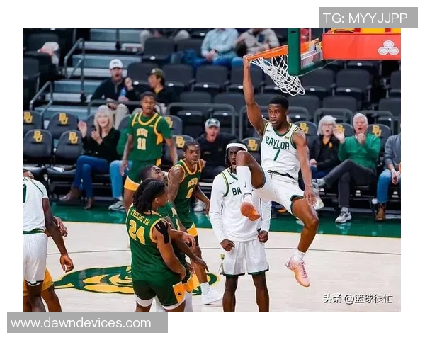 埃奇库姆因左小腿紧绷缺席生涯首场比赛将错过对阵热火的机会