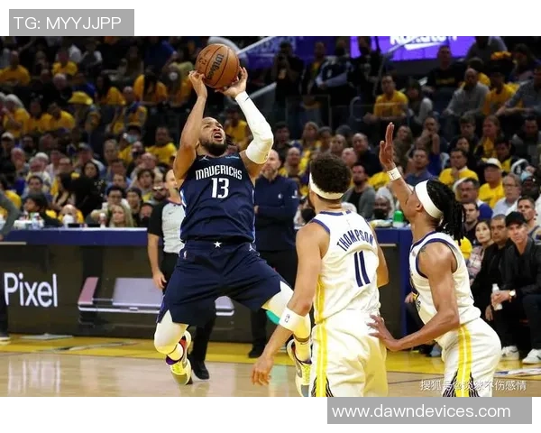 巴图姆发球踩线引争议帕金斯怒斥这球太愚蠢像业余篮球